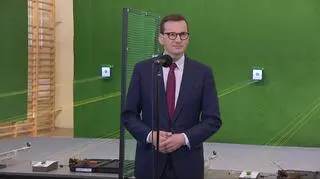 Premier Mateusz Morawiecki na strzelnicy w Myszkowie