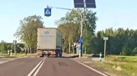 Wiózł 20-tonowy ładunek, był pijany. Jazdę uniemożliwił mu inny kierowca