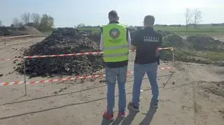 Ktoś porzucił duże ilości odpadów, policja szuka sprawcy