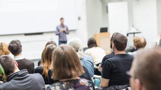 Badanie dotyczące przeciwdziałaniu molestowaniu seksualnemu na polskich uczelniach zrealizowano w ramach projektu edukacyjnego "Akademia Równości"