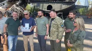 Richard Branson w otoczeniu ukraińskich urzędników w Hostomlu 