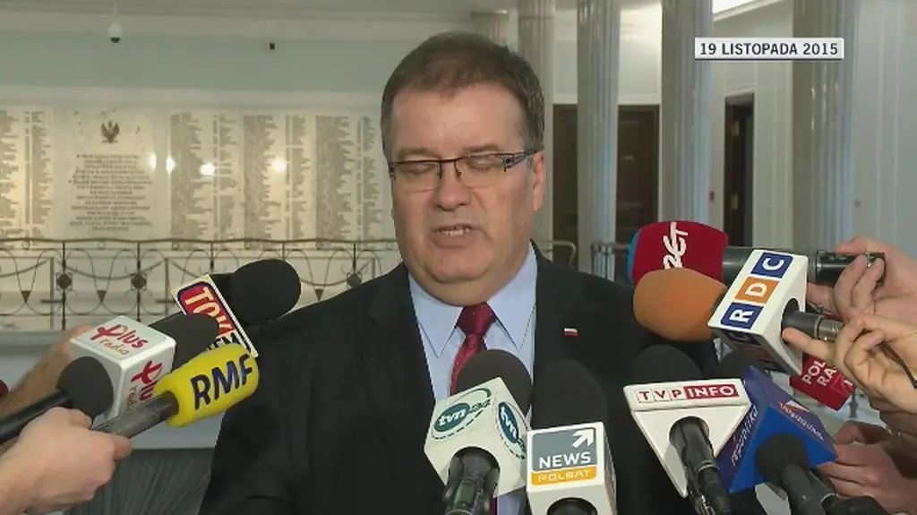 Andrzej Dera krytykował w 2015 roku premie od Bronisława Komorowskiego