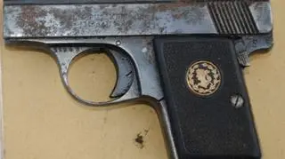 Policja ustala skąd 32-latek miał taką ilość broni