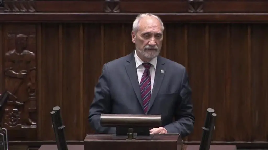 MACIEREWICZ