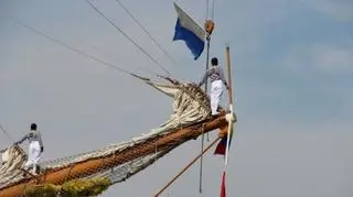 Meksykański żaglowiec Cuauhtemoc opuszcza Szczecin