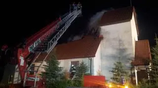Doszczętnie spłonął cąły dach kościoła
