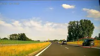 Kierowca bmw wyprzedzał pasem awaryjnym