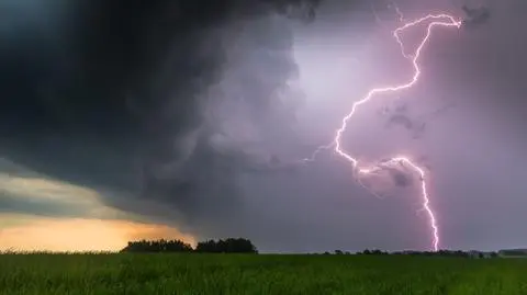 Burze z gradem. Najwyższy stopień alarmów IMGW na Podkarpaciu