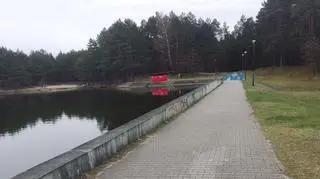 Młodzi mężczyźni spotkali się w okolicach zapory nad zalewem w Majdanie Królewskim 