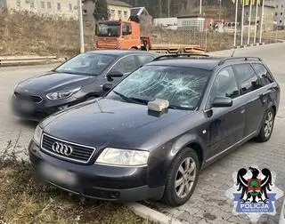 35-latek wybił szybę w samochodzie i usnął
