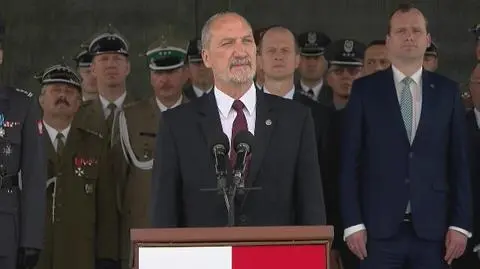 Macierewicz na promocji oficerów. "Budujemy piąty rodzaj Sił Zbrojnych"