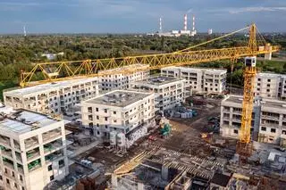 Całościowo projekt zakłada, że wydatki na realizację zadań związanych z budownictwem i mieszkalnictwem na 2025 roku mają wynieść 3,33 miliardy złotych.