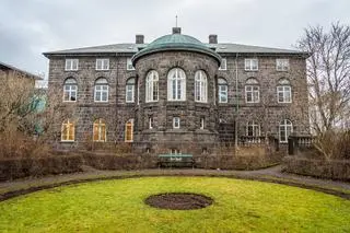 Althing - islandzki parlament, uznawany za najstarszy na świecie