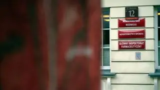 Wątpliwości budzi brak działań służb w sprawie aptek, stosujących odwrócony łańcuch dystrybucji