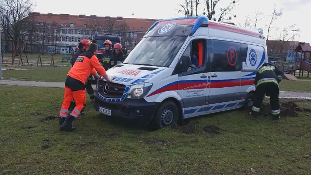 Karetka w błocie