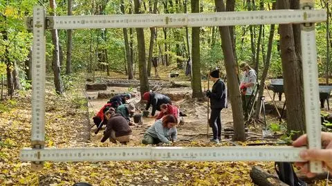Archeolodzy podczas prac przy poszukiwaniu miejsca pochówku Szmula Zbytkowera