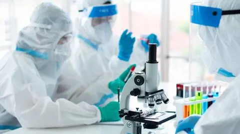 Zapytali ekspertów o szczepionki na COVID-19. "Sytuacja jest mniej optymistyczna"