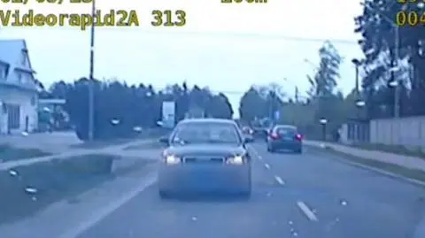 Policjanci eskortowali ojca i rannego czterolatka do szpitala. "Chłopiec mocno krwawił i płakał"