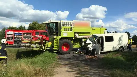 Zderzenie z kombajnem. Dziecko i ciężarna kobieta w szpitalu
