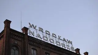 Zaniedbany neon Wrocław Nadodrze