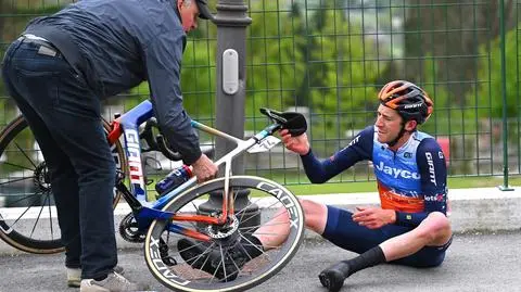 Kask ocalił mu życie. Kolarz zabrał głos po groźnym upadku