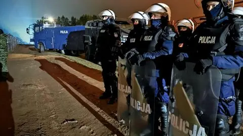 Funkcjonariusze policji na granicy polsko-białoruskiej