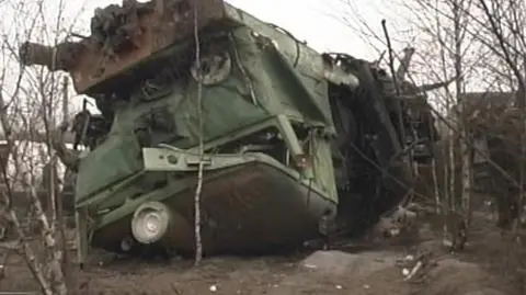 Lokomotywa wylądowała na dachu