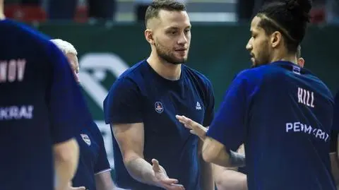 Kolejni koszykarze odchodzą z klubów w Rosji. Wśród nich są reprezentanci Polski