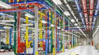Jak twierdzi Google, kolorowe rury nie tylko pomagają w orientowaniu się, ale też uprzyjemniają pracę