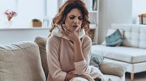 Skuteczny sposób na ból gardła – połączenie srebra nanokoloidalnego i miodu Manuka