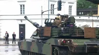 Amerykańskie czołgi M1A2 Abrams i transportery Bradley