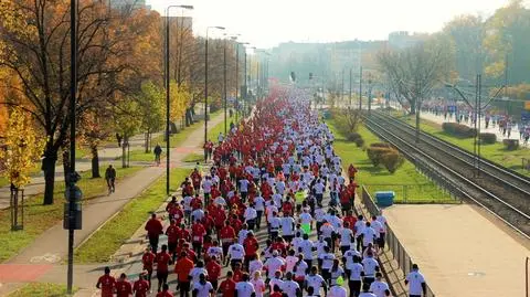 Bieg Niepodległości, przemarsz kawalerzystów, koncerty i wojskowa grochówka. 11 listopada w Warszawie