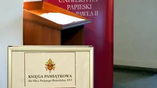 Słowa do papieża można wpisać do pamiątkowej księgi