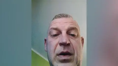Skradziony telefon zrobił zdjęcie mężczyzny. "Może mieć on związek z przestępstwem"