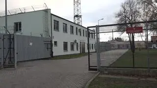 Migrantka, z którą się skontaktowaliśmy, mówi, że cudziemcy siedzą w ośrodku jak w więzieniu 