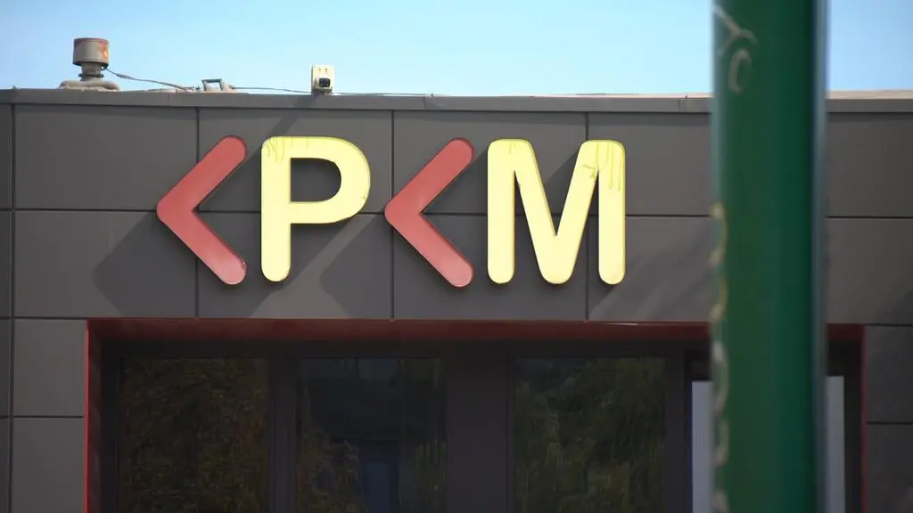 Kierowca pracuje w KPKM 