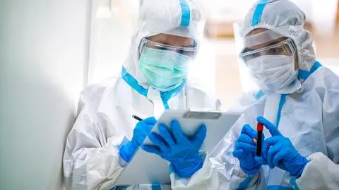 "Stres dla pacjentów", wyniki się nie sprawdzają. Warszawskie szpitale chcą odesłać koreańskie testy