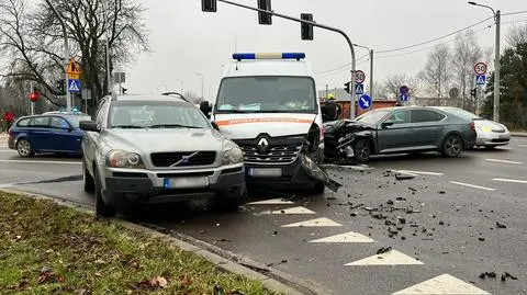 Jechali do wycieku gazu w Konstancinie, rozbili się na skrzyżowaniu w Piasecznie