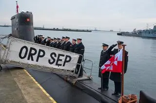 Ostatnie opuszczenie bandery na ORP Sęp