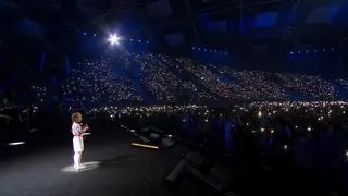 Koncert "Razem z Ukrainą". Amelka śpiewa ukraiński hymn