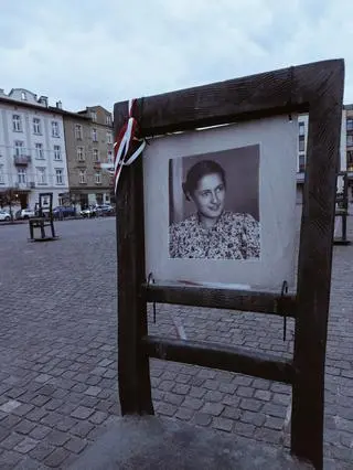 Wystawa fotografii na placu Bohaterów Getta w Krakowie