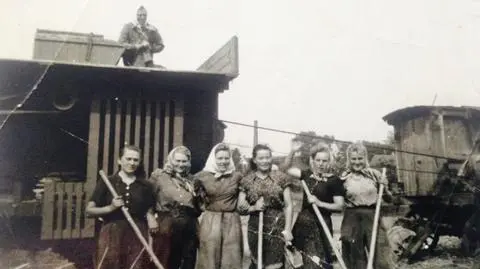 "Ten sierociniec transformacji trwa już 29 lat. Polityka uznała, że problem zostanie rozwiązany przez śmierć"