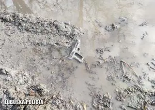 Broń, którą wyrwano mężczyźnie z ręki