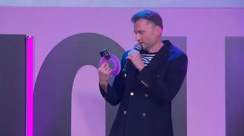 Dziennikarz TVN24 Piotr Jacoń z nagrodą "Glamour"
