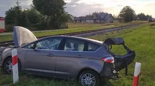 Łupki. Samochód osobowy wjechał pod pociąg na niestrzeżonym przejeździe kolejowym
