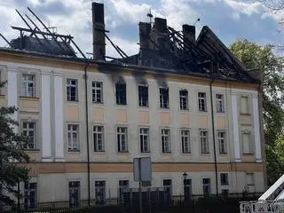 Spłonął cały dach i trzecie piętro