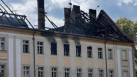 Sprzątanie po pożarze akademii. Na miejscu prokurator