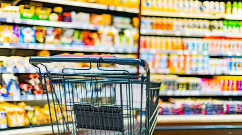 sklep market shutterstock_2175680119
