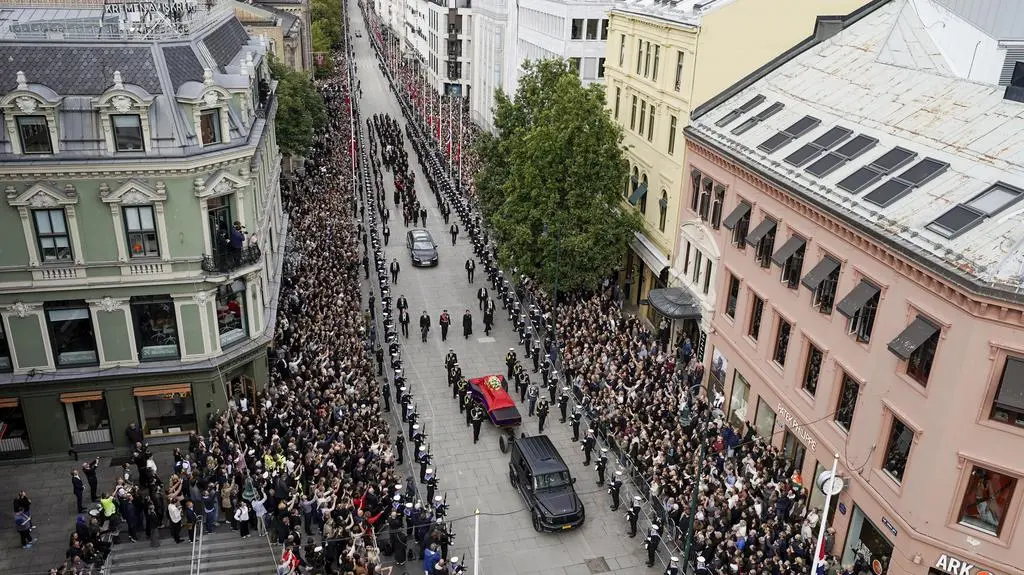 Kondukt żałobny w centrum Oslo