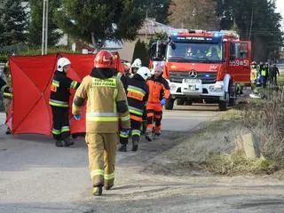 Na miejscu pracowały cztery zastępy straży pożarnej, policja oraz pogotowie